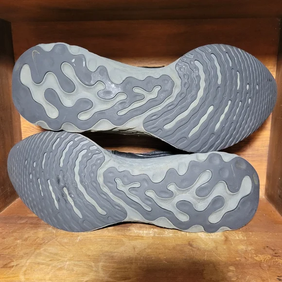 Nike React Infinity Flyknit Athletic Sneaker 13 - Picture 4 of 4